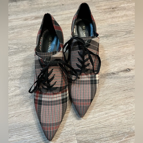 Le Chateau Oxford Heels Red, Black and Cream Plaid Size 39 - Picture 3 of 4